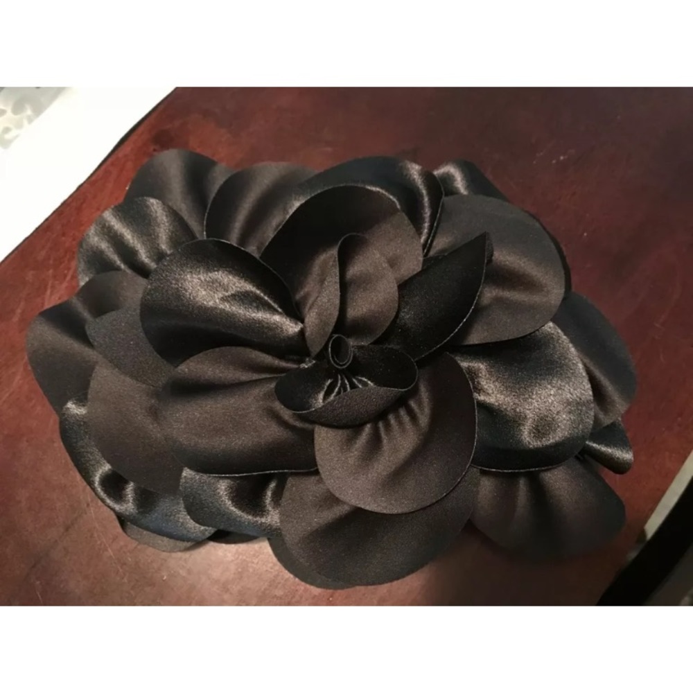 NWT Sondra Roberts Flower Clutch Evening Bag